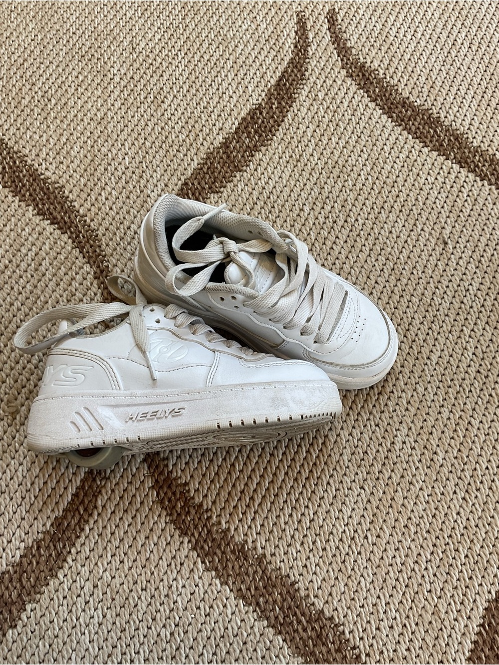 Heelys Kids White Low-Top Roller Sneakers
